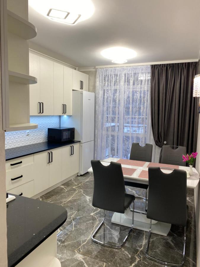 Appartement Avalo Luxury New à Lviv Extérieur photo